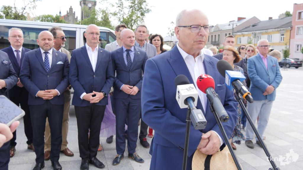 Promowali program 800+ na rynku w Końskich [wideo, zdjęcia]