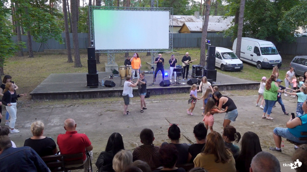 Duża frekwencja i dobra zabawa podczas koncertu Sweet Combo w Sielpi [wideo, zdjęcia]