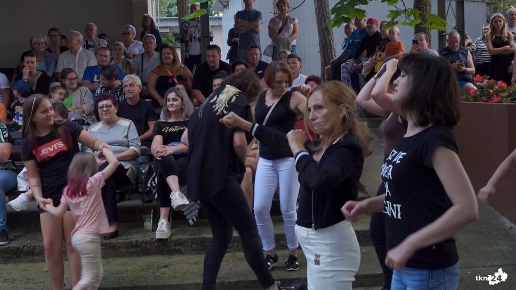 Duża frekwencja i dobra zabawa podczas koncertu Sweet Combo w Sielpi [wideo, zdjęcia]
