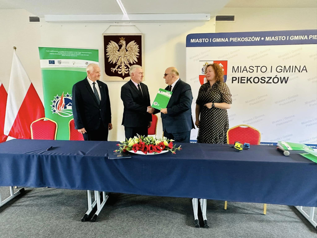 Końskie i Fałków z pieniędzmi na budowę i przebudowę kolejnych dróg [zdjęcia]