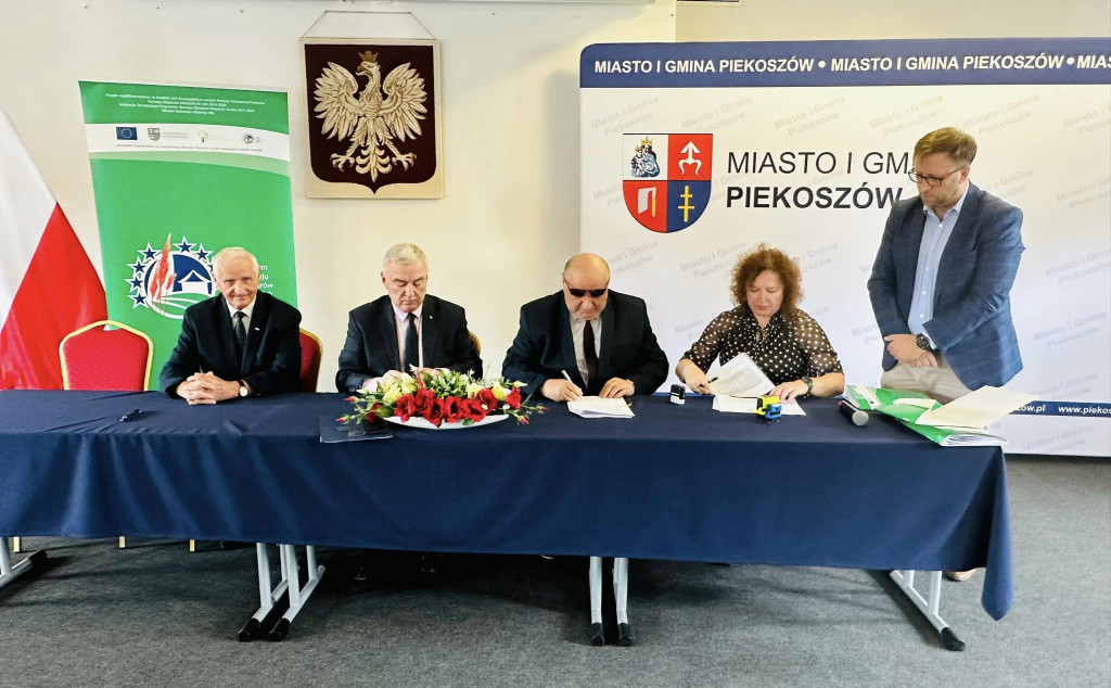 Końskie i Fałków z pieniędzmi na budowę i przebudowę kolejnych dróg [zdjęcia]