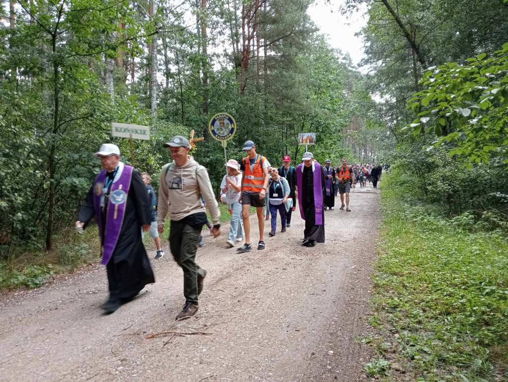 Na pątniczym szlaku. Zobaczcie zdjęcia z koneckiej pielgrzymki