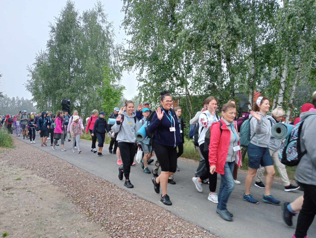 Koneccy pielgrzymi podczas trzeciego dnia wędrówki [zdjęcia]