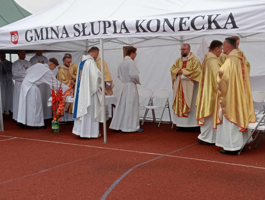 Koneccy pielgrzymi podczas trzeciego dnia wędrówki [zdjęcia]