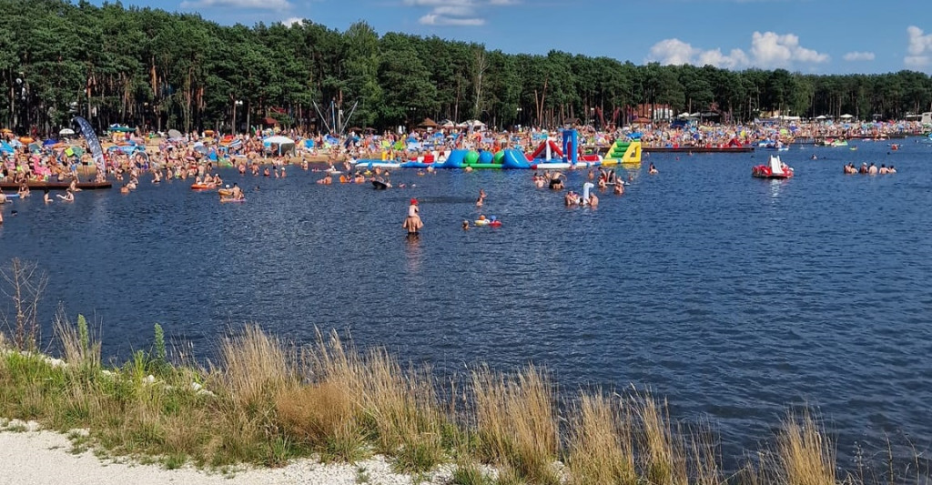 Oblężona Sielpia. Letnisko przyciągnęło dziesiątki tysięcy wczasowiczów [fotorelacja]