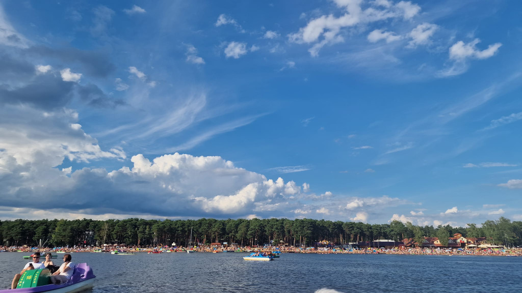 Oblężona Sielpia. Letnisko przyciągnęło dziesiątki tysięcy wczasowiczów [fotorelacja]