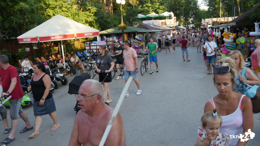 Oblężona Sielpia. Letnisko przyciągnęło dziesiątki tysięcy wczasowiczów [fotorelacja]