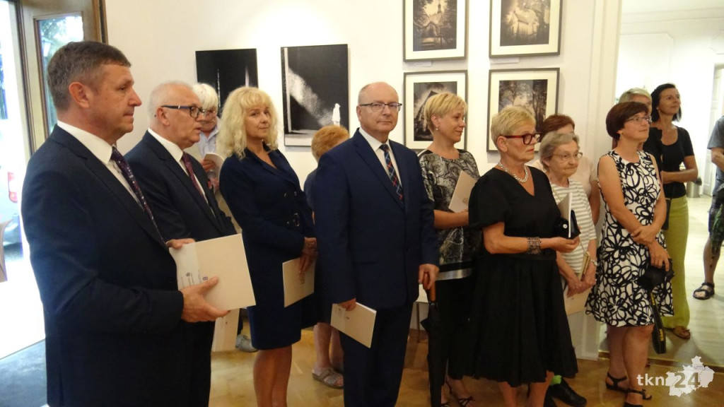 Wystawa w bibliotece rozpoczęła Dni Końskich 2023! [wideo, zdjęcia]