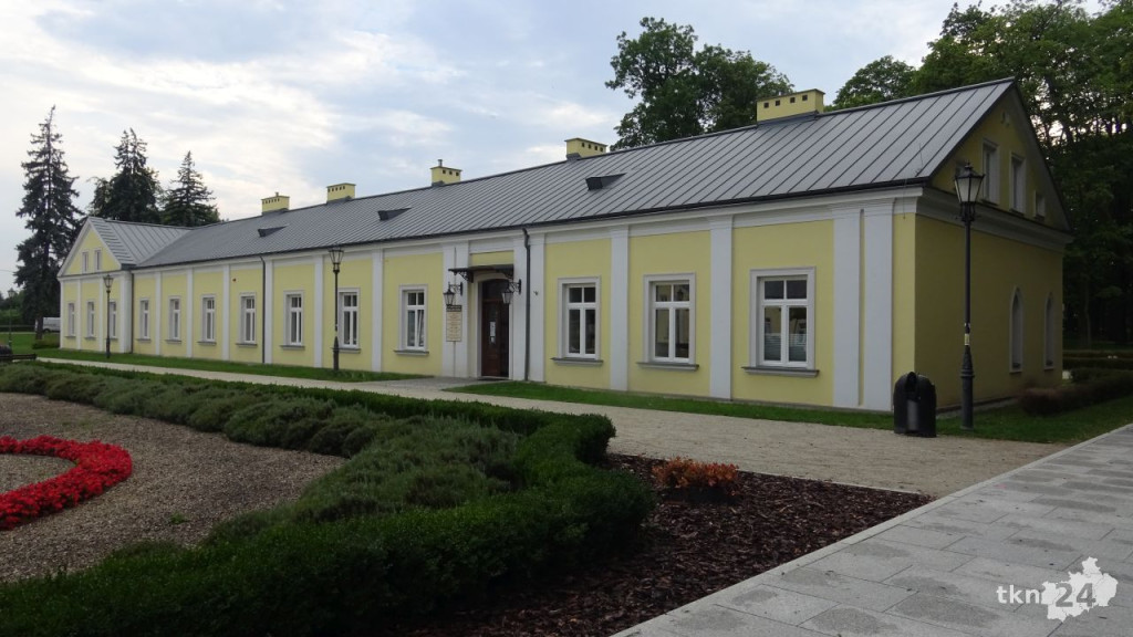Wystawa w bibliotece rozpoczęła Dni Końskich 2023! [wideo, zdjęcia]