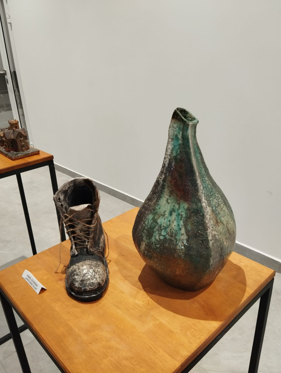 Ceramiczne dzieła sztuki można podziwiać w Domu Kultury w Końskich [zdjęcia]