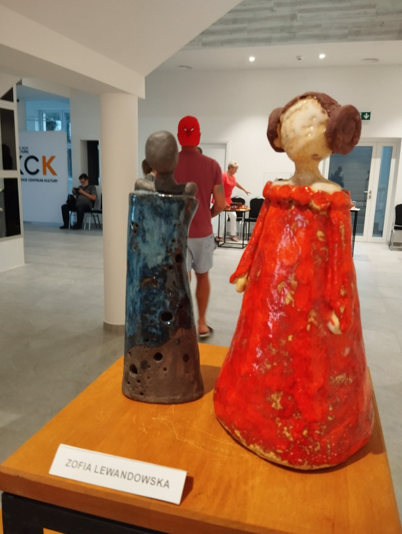 Ceramiczne dzieła sztuki można podziwiać w Domu Kultury w Końskich [zdjęcia]