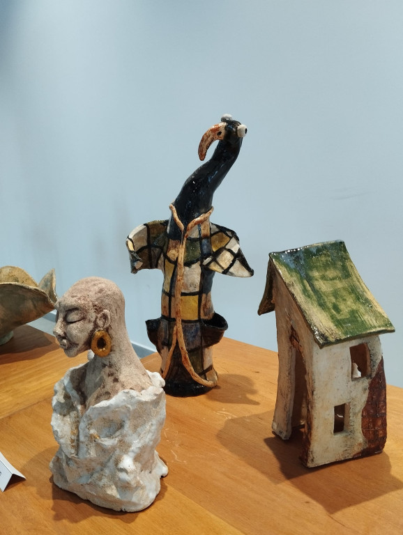 Ceramiczne dzieła sztuki można podziwiać w Domu Kultury w Końskich [zdjęcia]