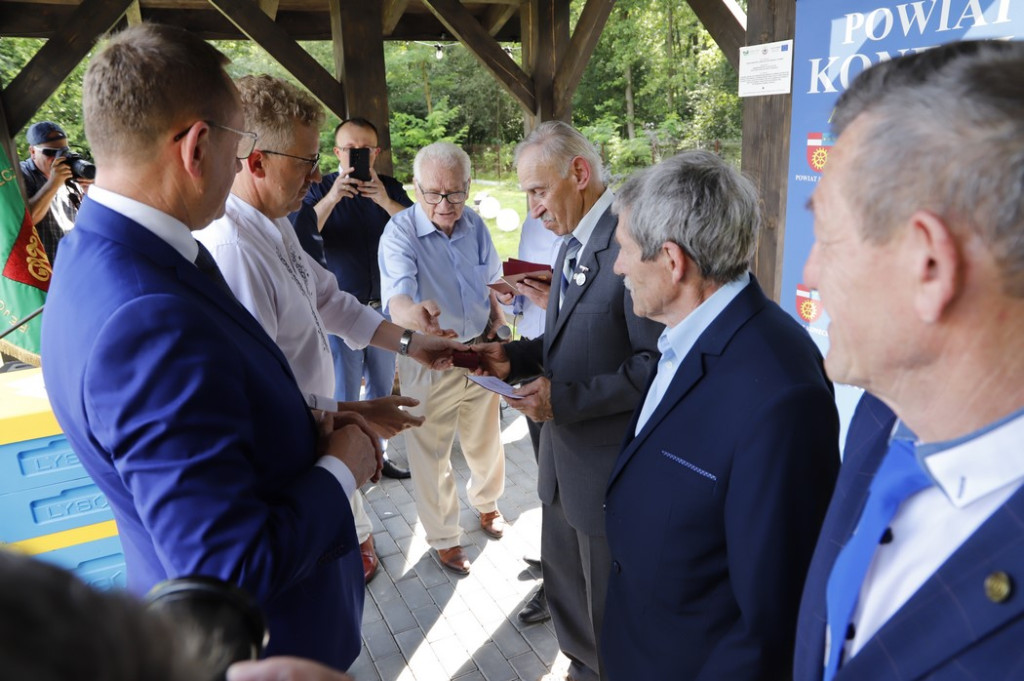Dzień Pszczoły z medalami i odznakami [zdjęcia]
