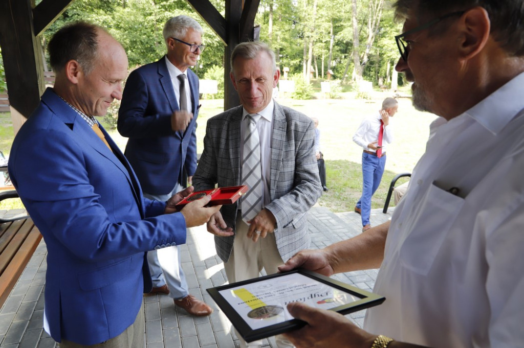 Dzień Pszczoły z medalami i odznakami [zdjęcia]
