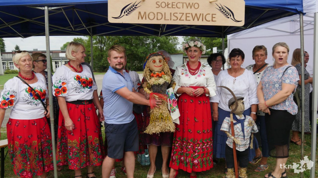 Rolnicze święto powiatu koneckiego z pięknymi wieńcami i na ludową nutę [wideo, zdjęcia]