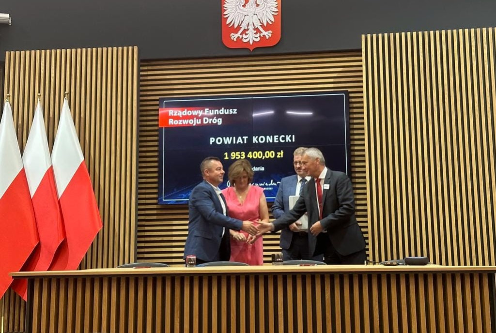 Powiat Konecki i Gmina Fałków z rządowym wsparciem na drogi [zdjęcia]