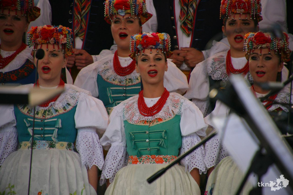 Konecki skwerek pełen widzów podczas koncertu Zespołu Pieśni i Tańca Śląsk [wideo, zdjęcia]