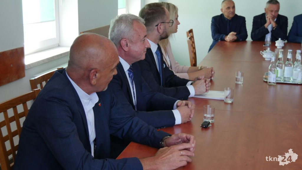 Zmiany dyrektorskie w placówkach oświatowych powiatu koneckiego [wideo, zdjęcia]