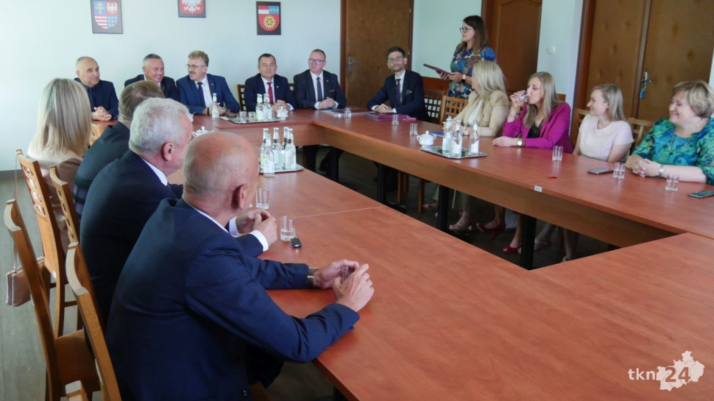 Zmiany dyrektorskie w placówkach oświatowych powiatu koneckiego [wideo, zdjęcia]