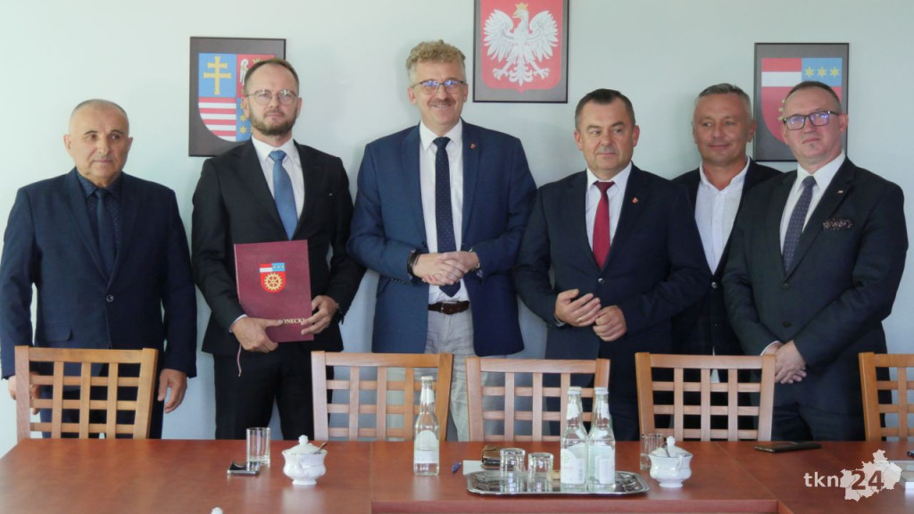 Zmiany dyrektorskie w placówkach oświatowych powiatu koneckiego [wideo, zdjęcia]