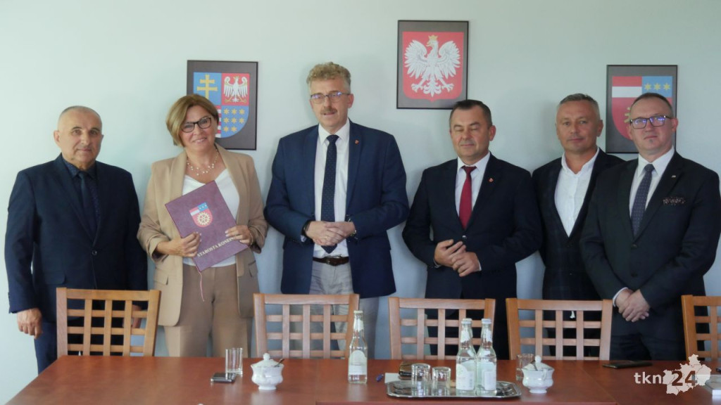 Zmiany dyrektorskie w placówkach oświatowych powiatu koneckiego [wideo, zdjęcia]