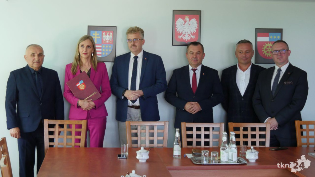 Zmiany dyrektorskie w placówkach oświatowych powiatu koneckiego [wideo, zdjęcia]