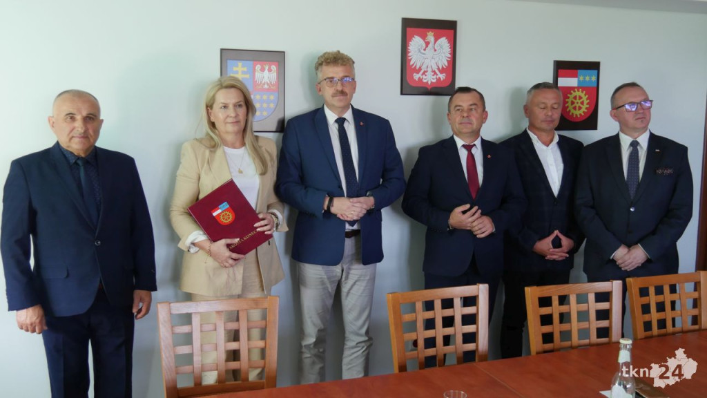 Zmiany dyrektorskie w placówkach oświatowych powiatu koneckiego [wideo, zdjęcia]