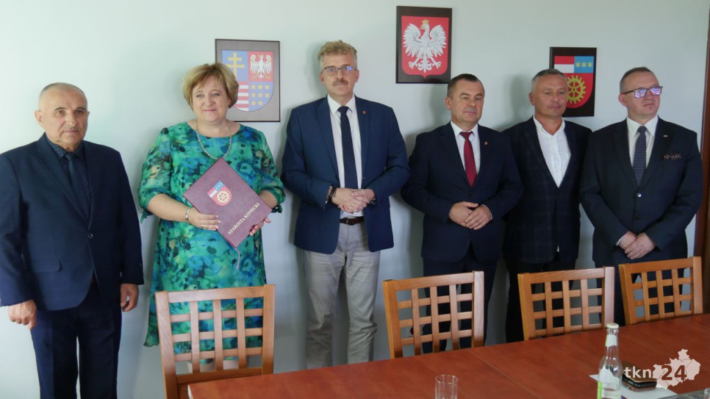 Zmiany dyrektorskie w placówkach oświatowych powiatu koneckiego [wideo, zdjęcia]