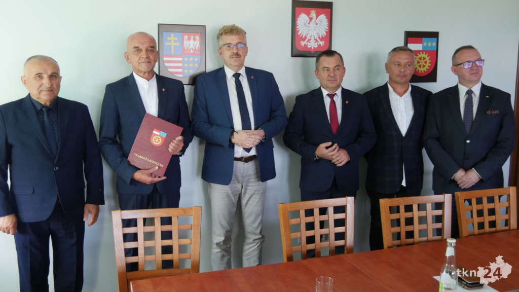 Zmiany dyrektorskie w placówkach oświatowych powiatu koneckiego [wideo, zdjęcia]