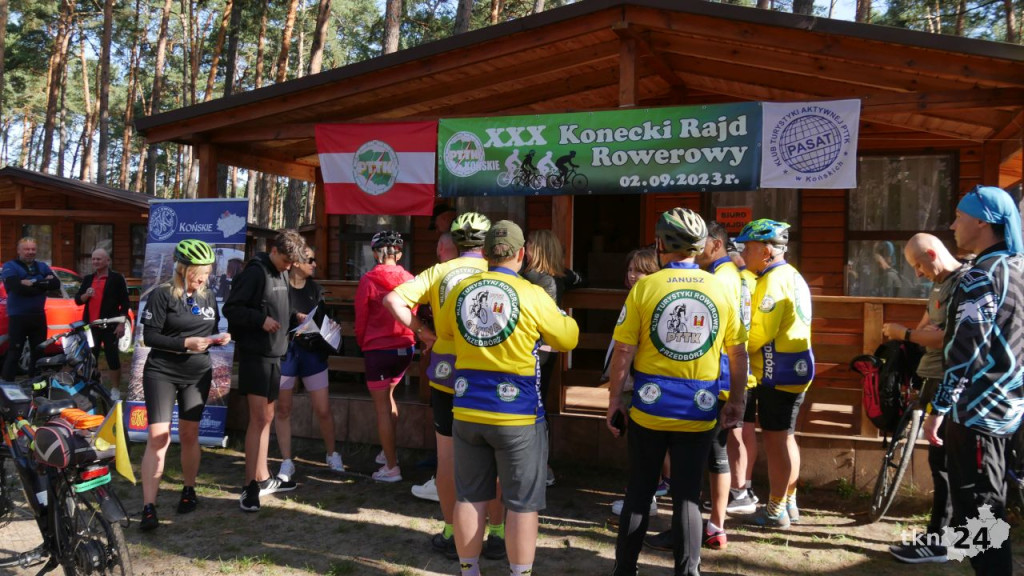 Blisko 200 osób na starcie jubileuszowego XXX Koneckiego Rajdu Rowerowego [wideo, zdjęcia]