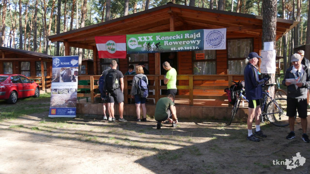 Blisko 200 osób na starcie jubileuszowego XXX Koneckiego Rajdu Rowerowego [wideo, zdjęcia]