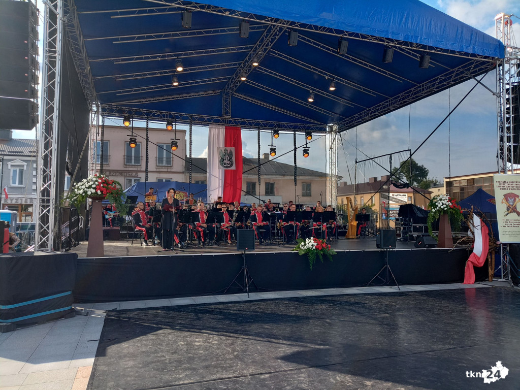 Niedzielne obchody Koneckiego Września. Koncert Reprezentacyjnego Zespołu Artystycznego Wojska Polskiego i polowa msza święta [wideo, zdjęcia]