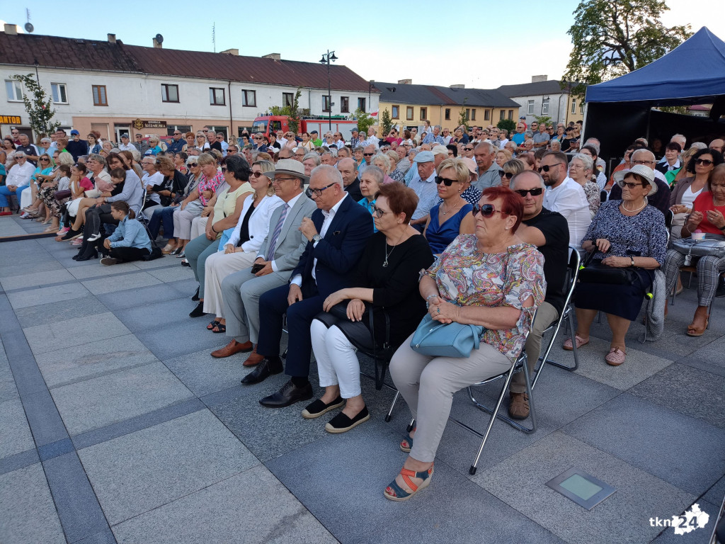 Niedzielne obchody Koneckiego Września. Koncert Reprezentacyjnego Zespołu Artystycznego Wojska Polskiego i polowa msza święta [wideo, zdjęcia]