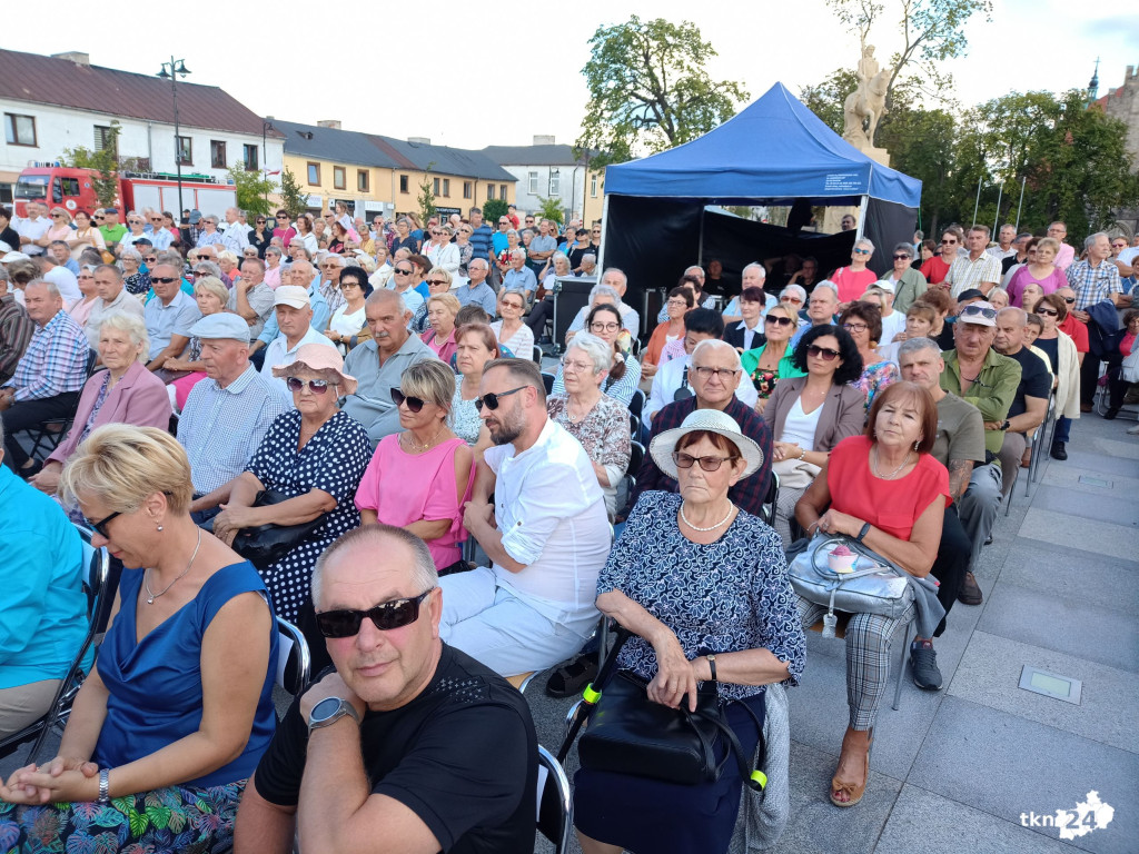 Niedzielne obchody Koneckiego Września. Koncert Reprezentacyjnego Zespołu Artystycznego Wojska Polskiego i polowa msza święta [wideo, zdjęcia]