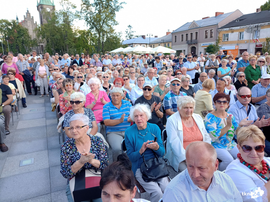 Niedzielne obchody Koneckiego Września. Koncert Reprezentacyjnego Zespołu Artystycznego Wojska Polskiego i polowa msza święta [wideo, zdjęcia]