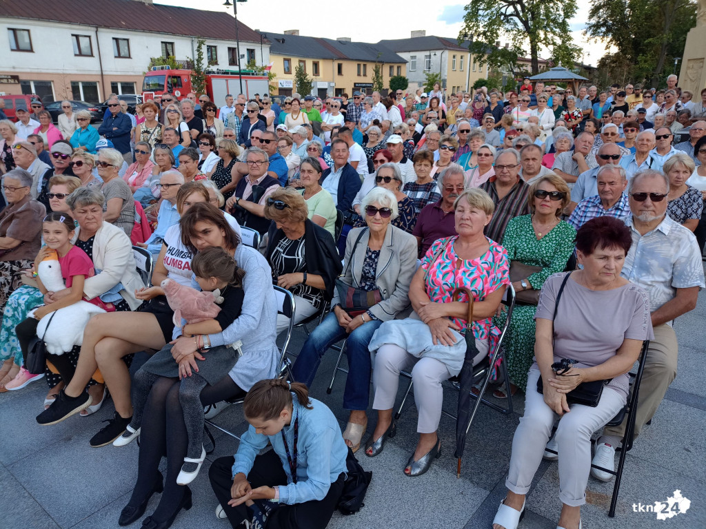Niedzielne obchody Koneckiego Września. Koncert Reprezentacyjnego Zespołu Artystycznego Wojska Polskiego i polowa msza święta [wideo, zdjęcia]