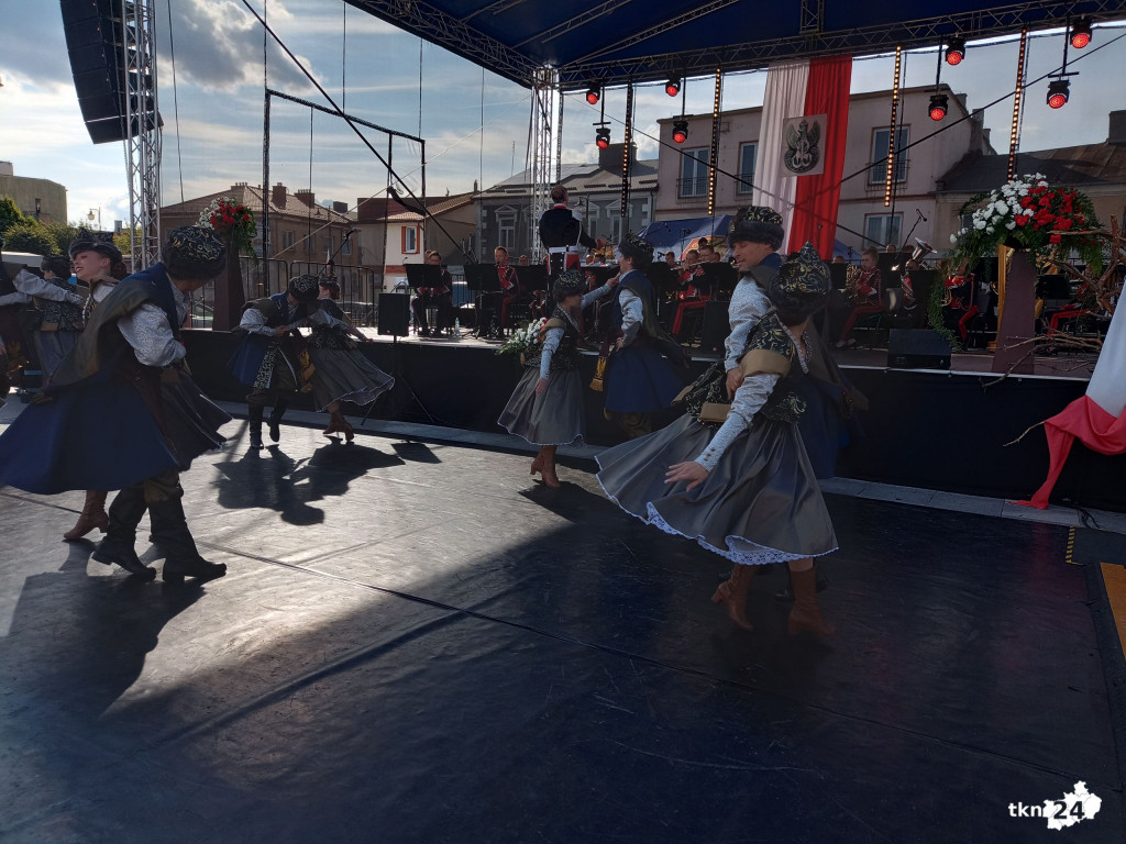 Niedzielne obchody Koneckiego Września. Koncert Reprezentacyjnego Zespołu Artystycznego Wojska Polskiego i polowa msza święta [wideo, zdjęcia]