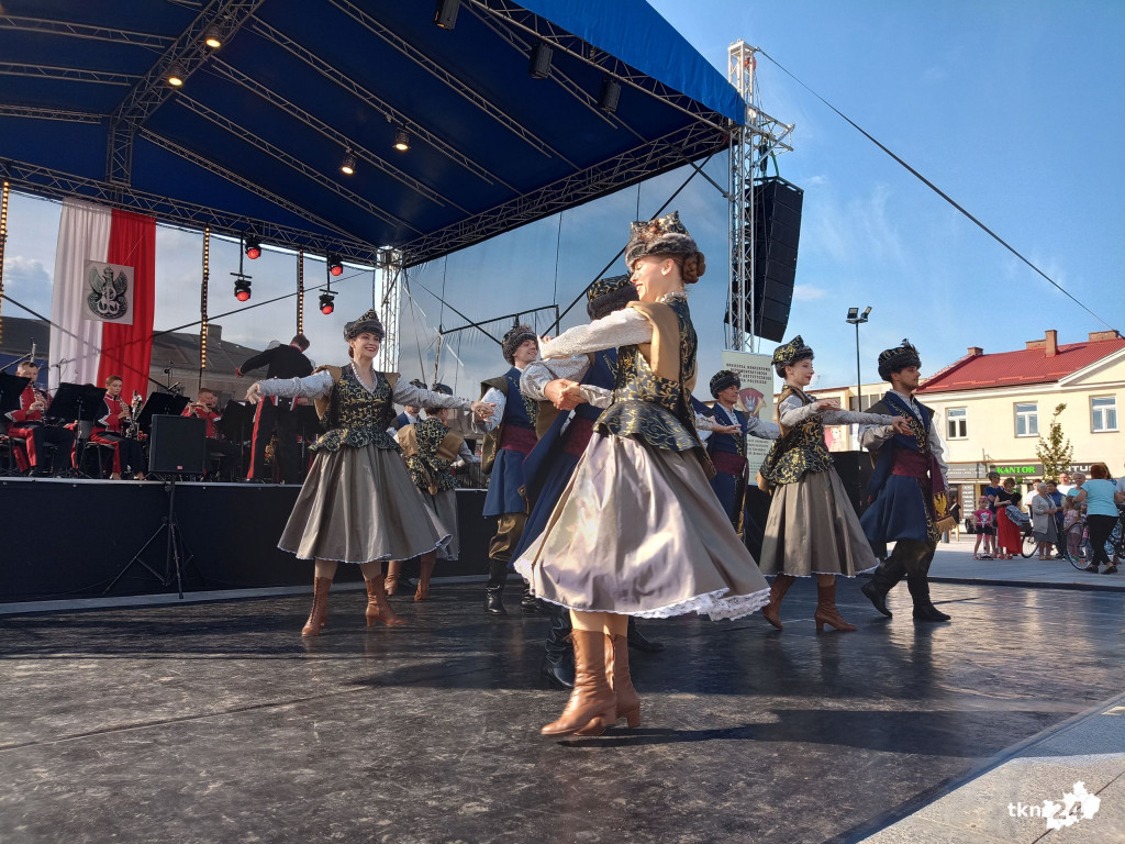 Niedzielne obchody Koneckiego Września. Koncert Reprezentacyjnego Zespołu Artystycznego Wojska Polskiego i polowa msza święta [wideo, zdjęcia]