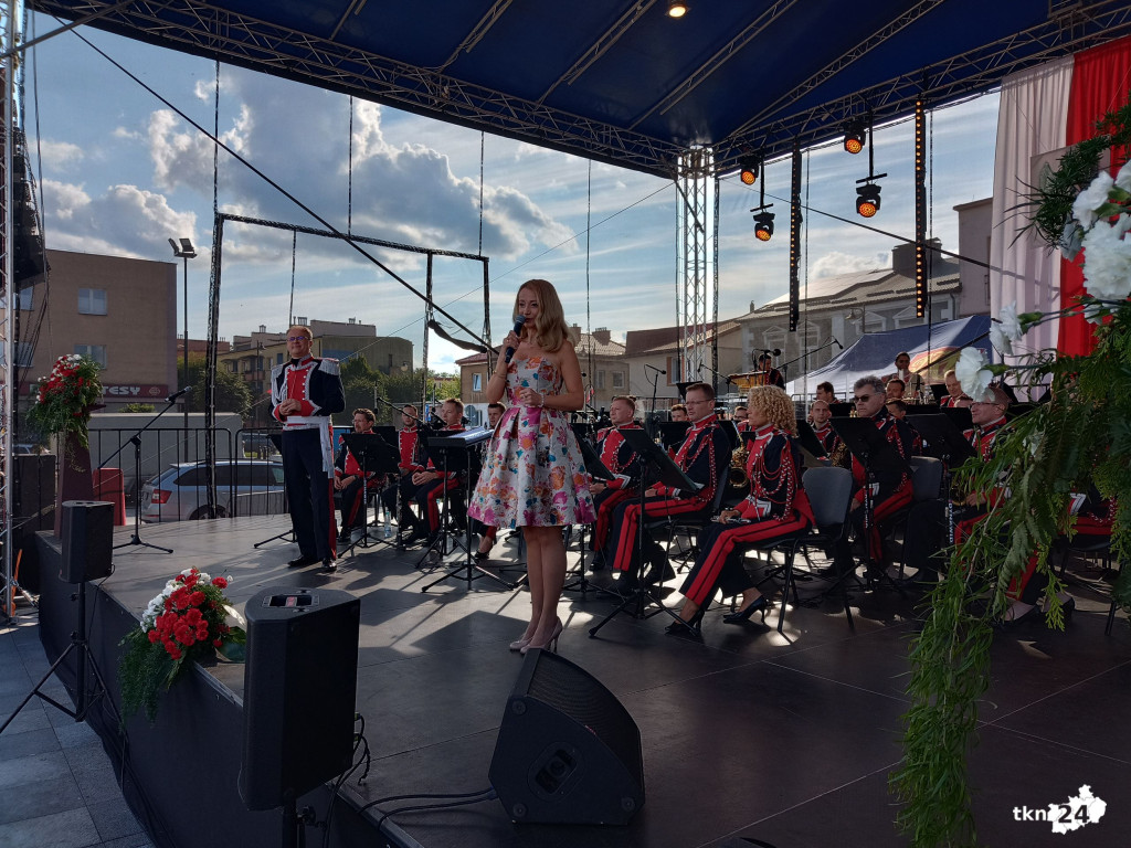 Niedzielne obchody Koneckiego Września. Koncert Reprezentacyjnego Zespołu Artystycznego Wojska Polskiego i polowa msza święta [wideo, zdjęcia]