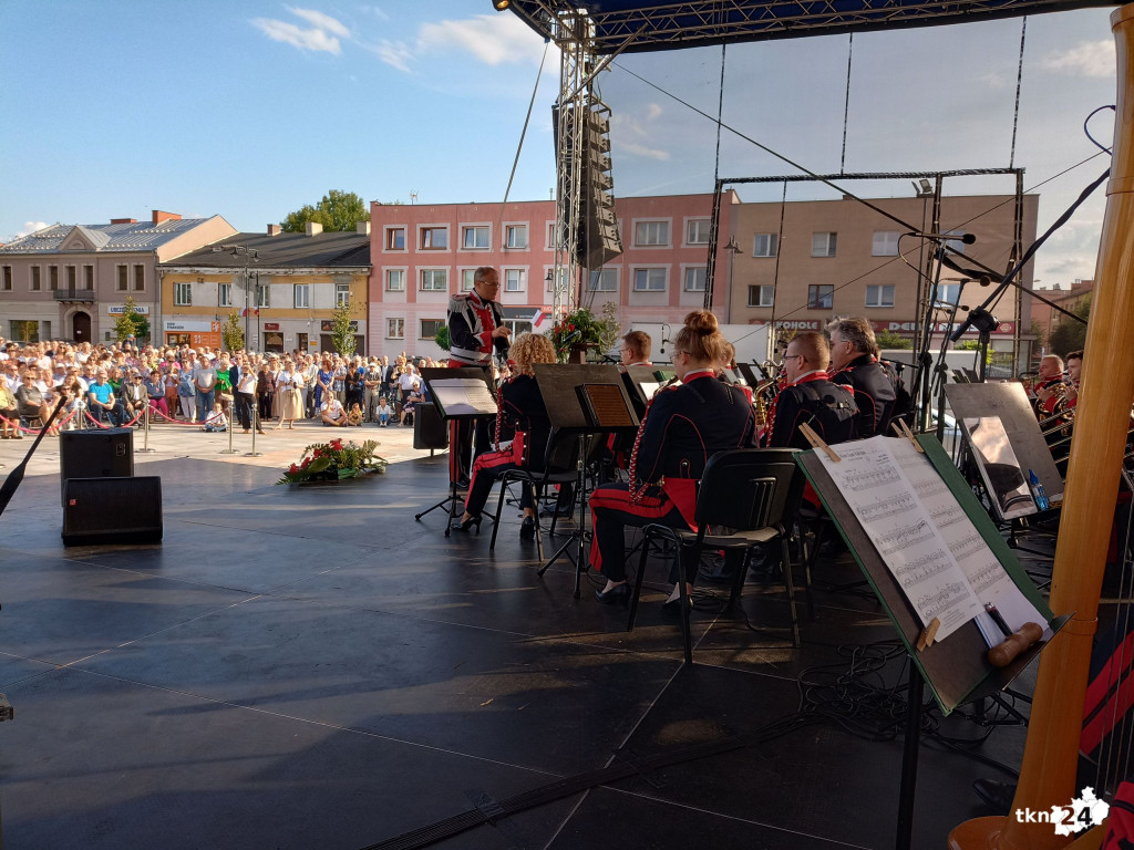 Niedzielne obchody Koneckiego Września. Koncert Reprezentacyjnego Zespołu Artystycznego Wojska Polskiego i polowa msza święta [wideo, zdjęcia]