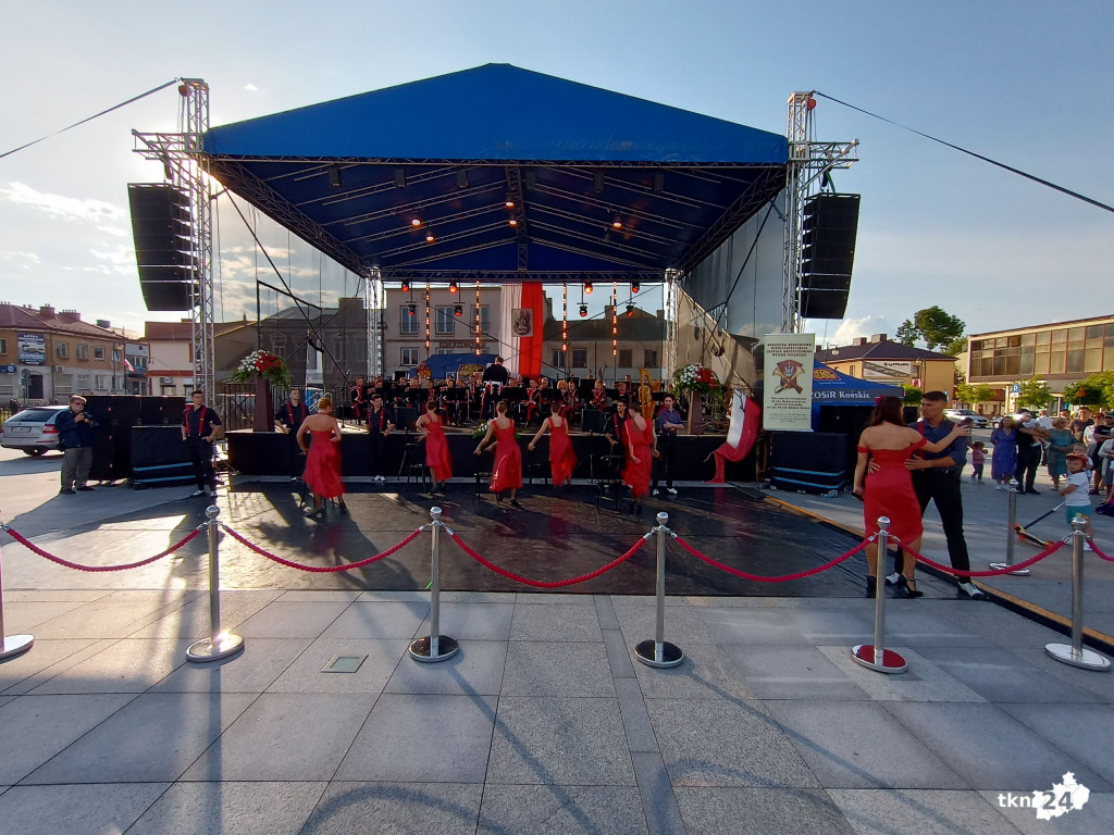 Niedzielne obchody Koneckiego Września. Koncert Reprezentacyjnego Zespołu Artystycznego Wojska Polskiego i polowa msza święta [wideo, zdjęcia]