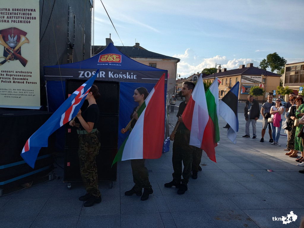 Niedzielne obchody Koneckiego Września. Koncert Reprezentacyjnego Zespołu Artystycznego Wojska Polskiego i polowa msza święta [wideo, zdjęcia]
