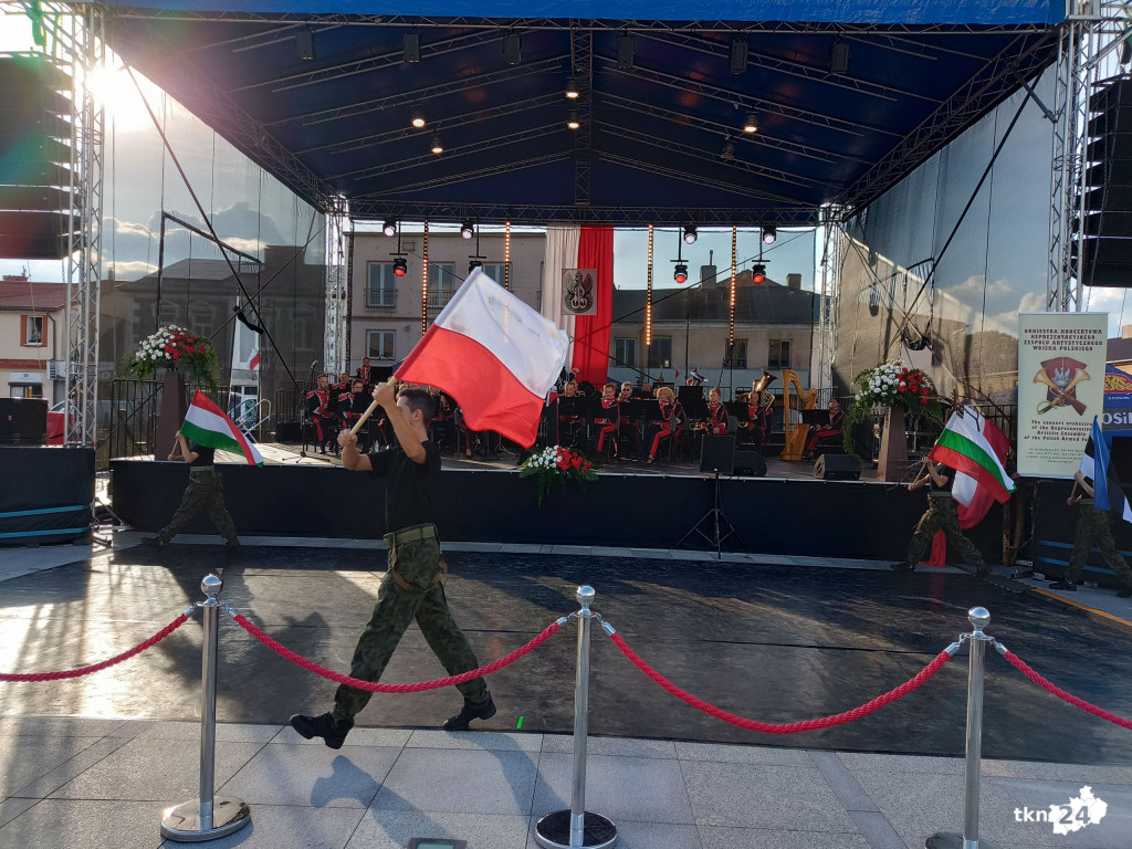 Niedzielne obchody Koneckiego Września. Koncert Reprezentacyjnego Zespołu Artystycznego Wojska Polskiego i polowa msza święta [wideo, zdjęcia]