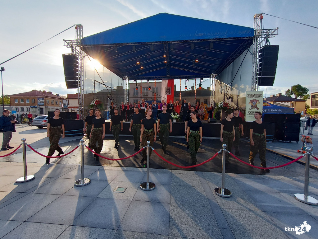 Niedzielne obchody Koneckiego Września. Koncert Reprezentacyjnego Zespołu Artystycznego Wojska Polskiego i polowa msza święta [wideo, zdjęcia]