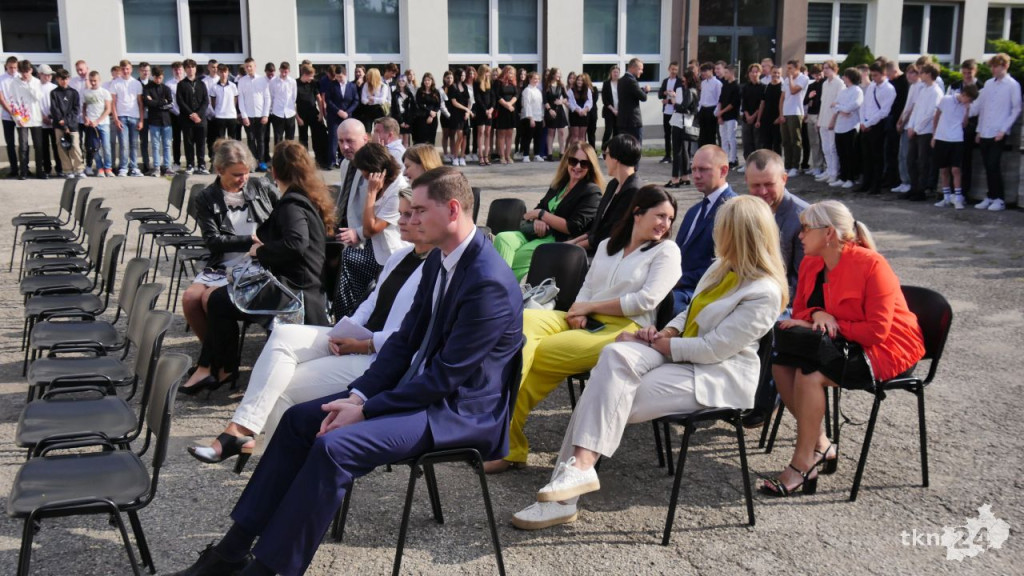 Wybrzmiał pierwszy dzwonek. Tak witano nowy rok szkolny [wideo, zdjęcia]