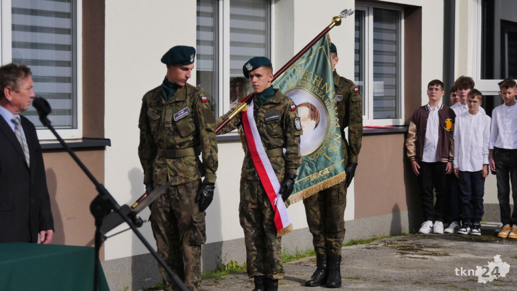 Wybrzmiał pierwszy dzwonek. Tak witano nowy rok szkolny [wideo, zdjęcia]