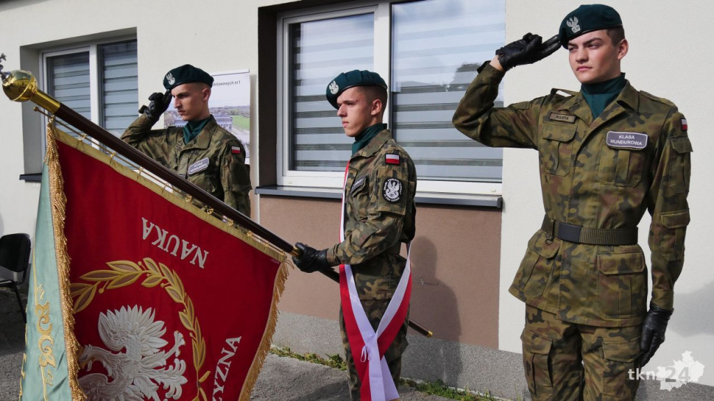 Wybrzmiał pierwszy dzwonek. Tak witano nowy rok szkolny [wideo, zdjęcia]
