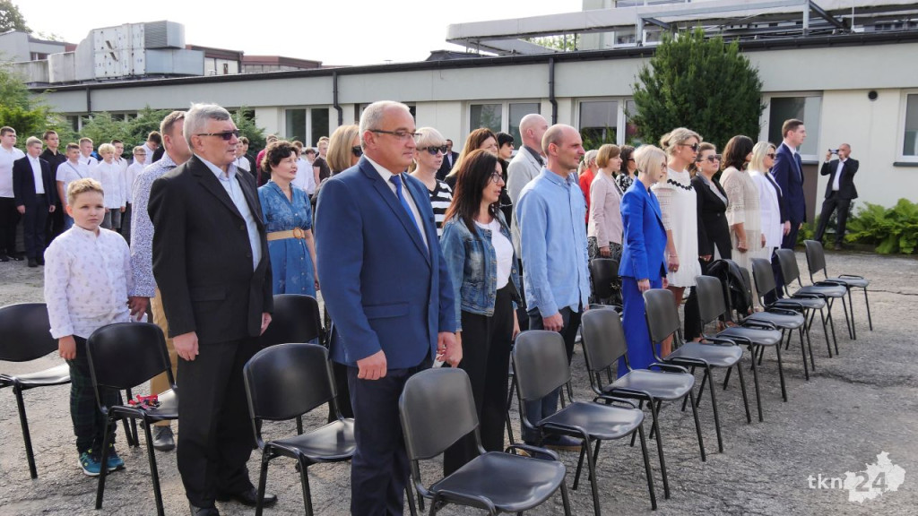 Wybrzmiał pierwszy dzwonek. Tak witano nowy rok szkolny [wideo, zdjęcia]