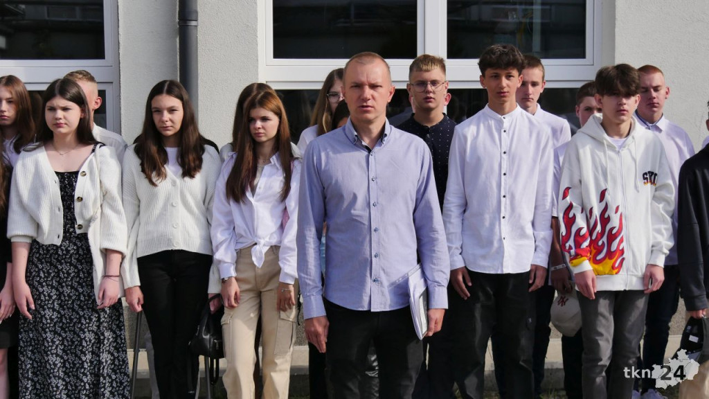 Wybrzmiał pierwszy dzwonek. Tak witano nowy rok szkolny [wideo, zdjęcia]