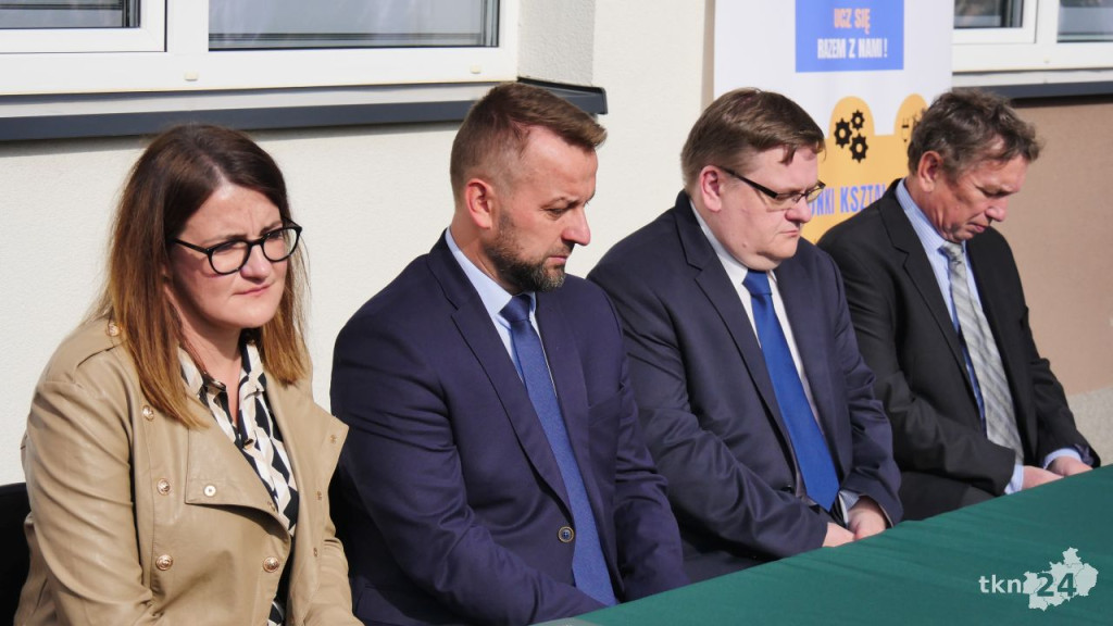 Wybrzmiał pierwszy dzwonek. Tak witano nowy rok szkolny [wideo, zdjęcia]